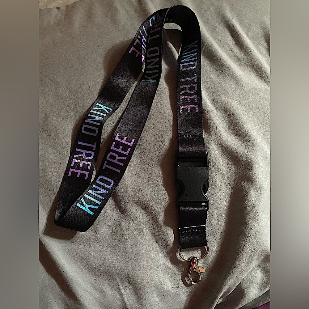 Kind tree lanyard